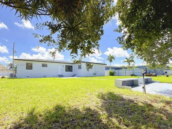 1061 NW 87th St, Miami FL 33150