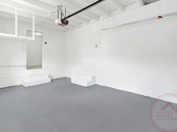 1061 NW 87th St, Miami FL 33150