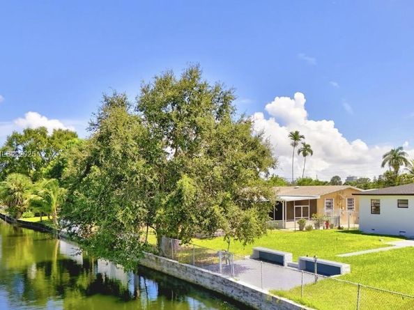 1061 NW 87th St, Miami FL 33150