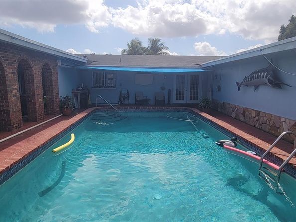7701 SW 15th St, Miami FL 33144