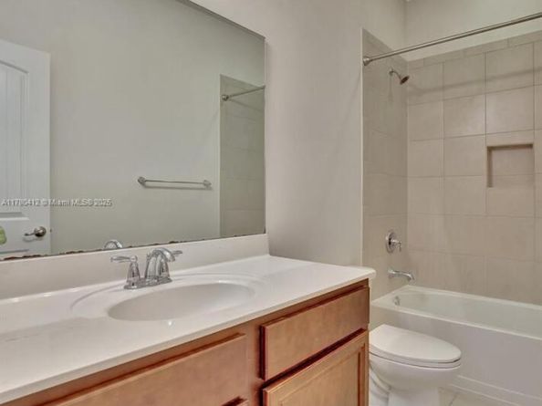 4208 N Dixie Hwy 23, Oakland Park FL 33334