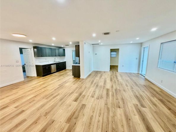 2036 NW 28th St, Oakland Park FL 33311