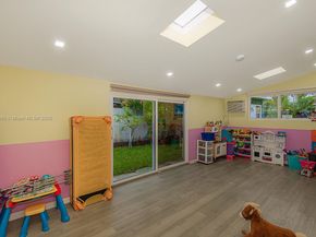 21140 NE 26th Ave, Miami FL 33180