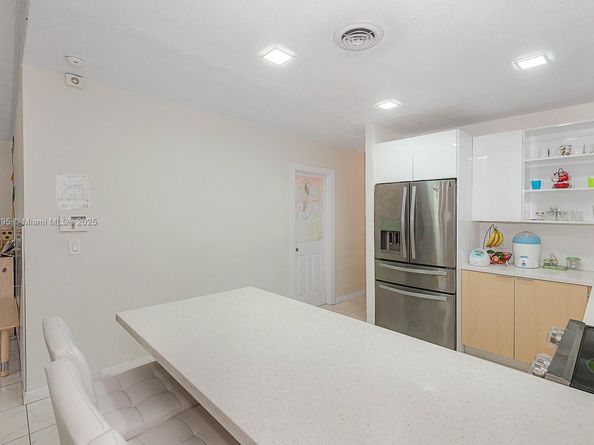 21140 NE 26th Ave, Miami FL 33180