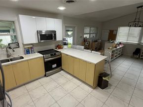 21140 NE 26th Ave, Miami FL 33180