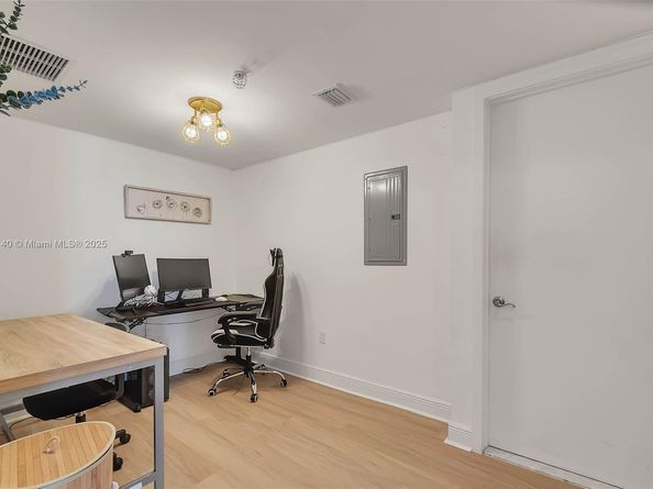 185 SW 7th St 2204, Miami FL 33130