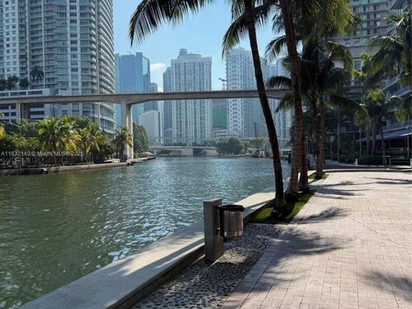 185 SW 7th St 2204, Miami FL 33130