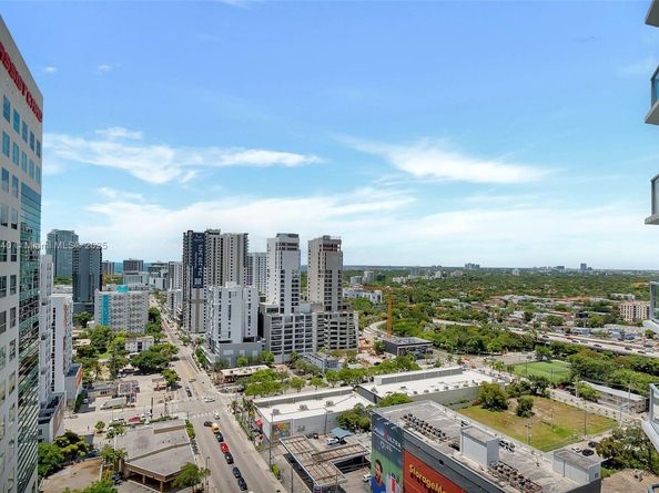185 SW 7th St 2204, Miami FL 33130