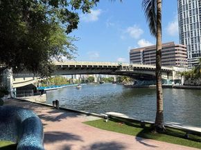 185 SW 7th St 2204, Miami FL 33130