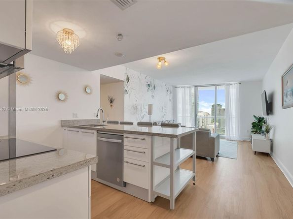 185 SW 7th St 2204, Miami FL 33130