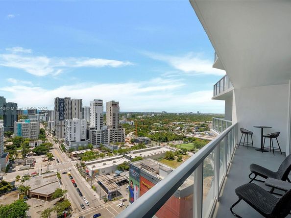 185 SW 7th St 2204, Miami FL 33130