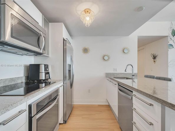 185 SW 7th St 2204, Miami FL 33130