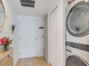 185 SW 7th St 2204, Miami FL 33130
