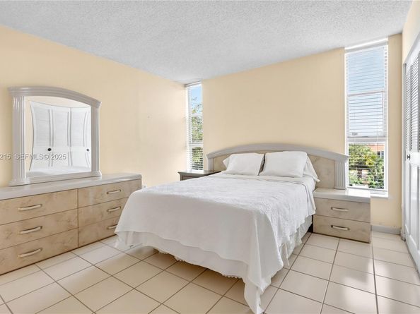 9401 SW 4th St 3016, Miami FL 33174