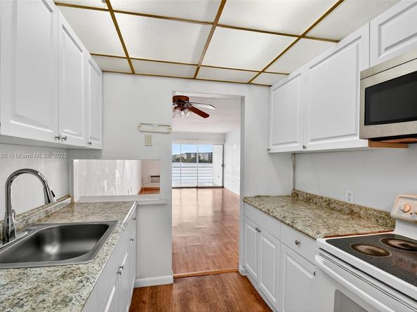 245 NE 191st St 3022, Miami FL 33179