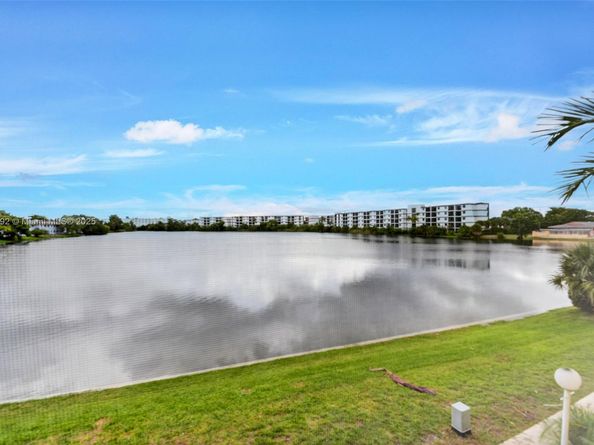 245 NE 191st St 3022, Miami FL 33179