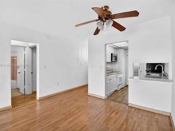 245 NE 191st St 3022, Miami FL 33179
