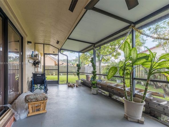 5641 Thistledown Ter, Davie FL 33331