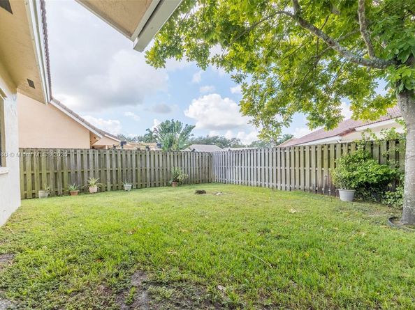 5641 Thistledown Ter, Davie FL 33331