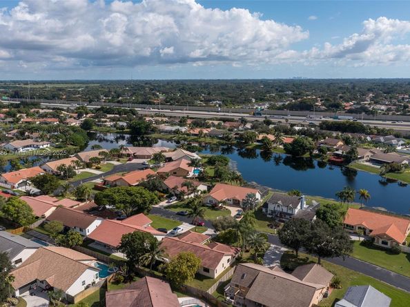 5641 Thistledown Ter, Davie FL 33331