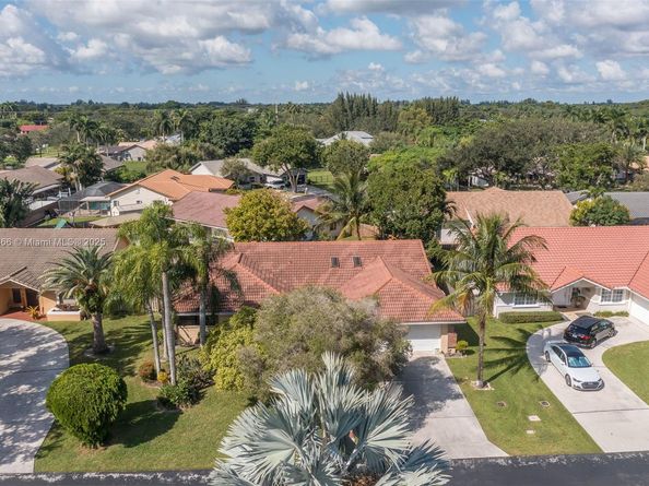 5641 Thistledown Ter, Davie FL 33331