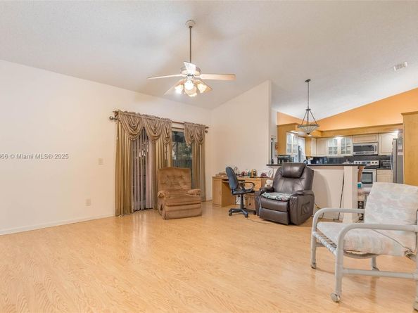 5641 Thistledown Ter, Davie FL 33331