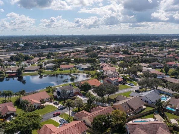 5641 Thistledown Ter, Davie FL 33331