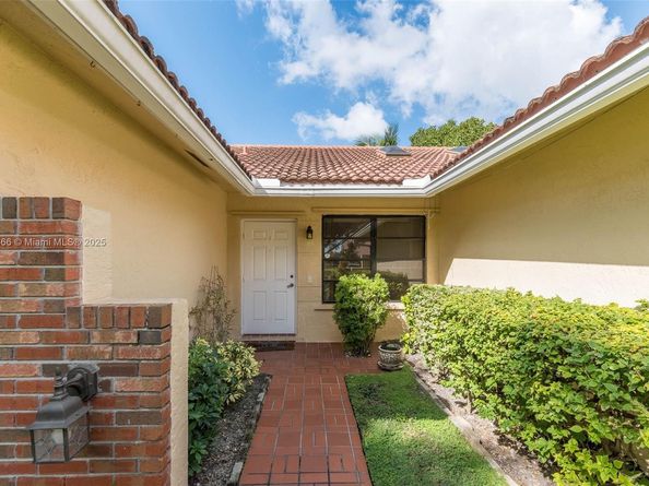 5641 Thistledown Ter, Davie FL 33331