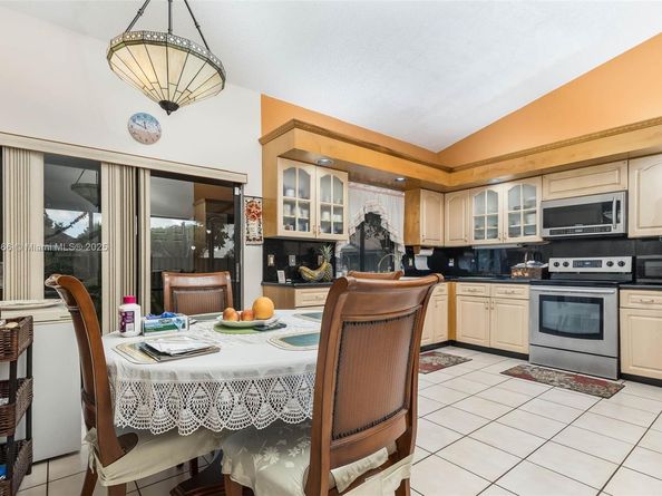 5641 Thistledown Ter, Davie FL 33331