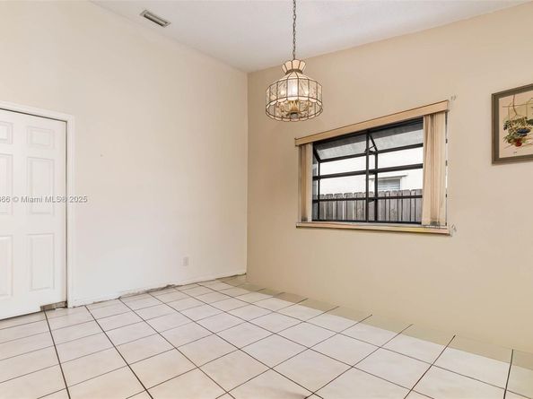 5641 Thistledown Ter, Davie FL 33331