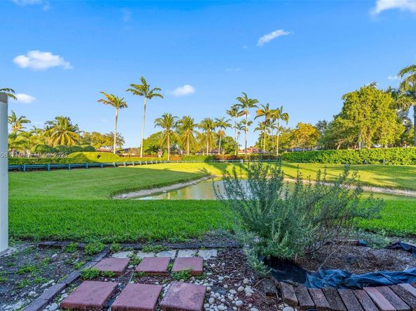 945 NE 34th Ave 103, Homestead FL 33033