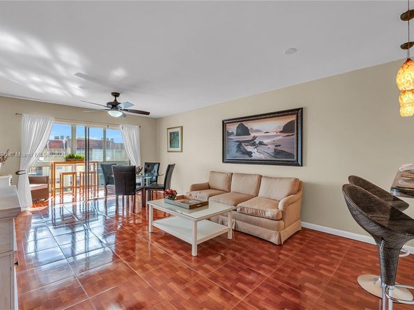 8950 Sunrise Lakes Blvd 311, Sunrise FL 33322