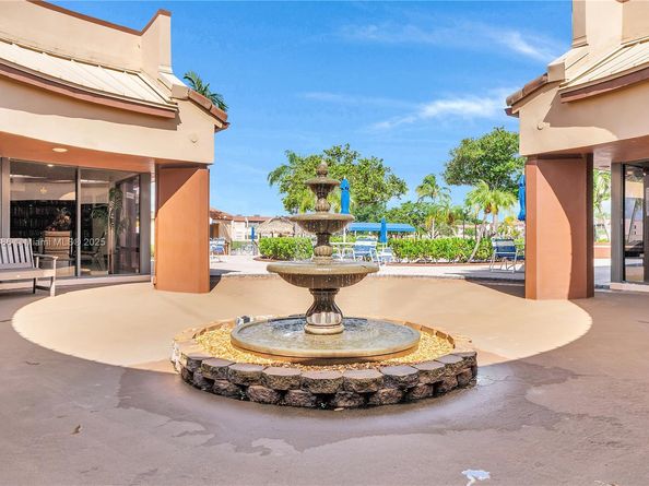 8950 Sunrise Lakes Blvd 311, Sunrise FL 33322