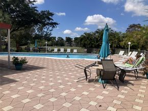 1045 Country Club Dr 307, Margate FL 33063