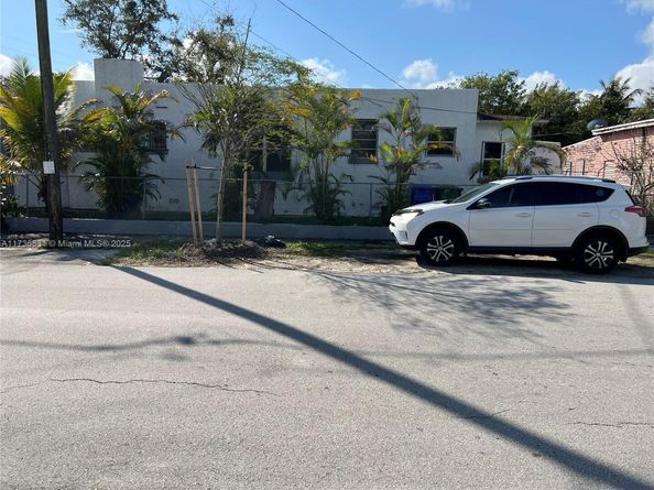 6730 NE Miami Pl, Miami FL 33138