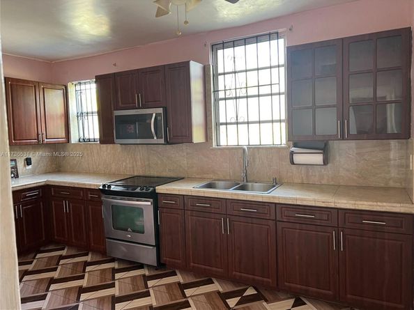 6730 NE Miami Pl, Miami FL 33138
