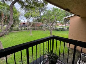 6023 10th Ave N 215, Green Acres FL 33463