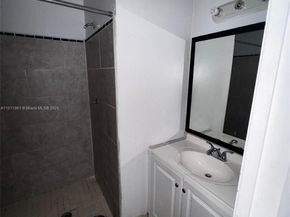 6023 10th Ave N 215, Green Acres FL 33463