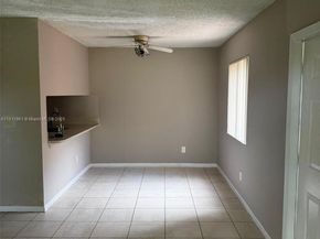 6023 10th Ave N 215, Green Acres FL 33463