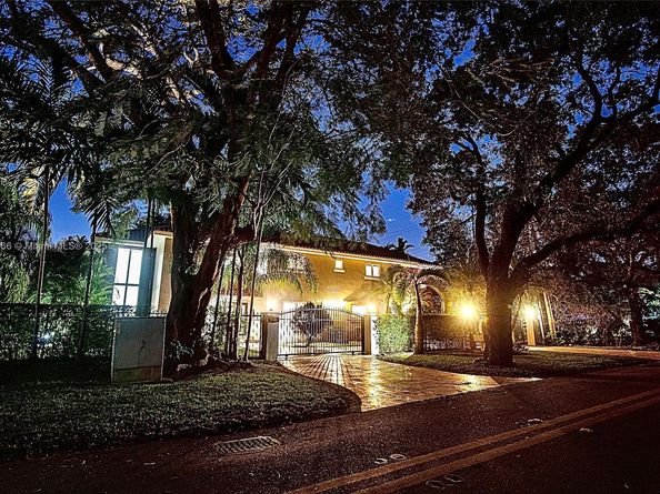 1543 Dorado Ave, Coral Gables FL 33146