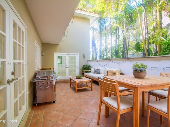 1543 Dorado Ave, Coral Gables FL 33146