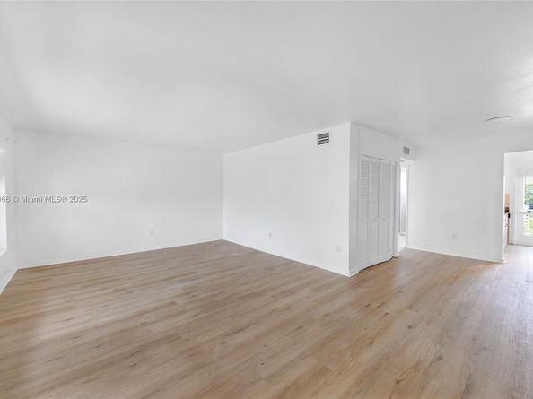 10001 W Bay Harbor Dr 404, Bay Harbor Islands FL 33154