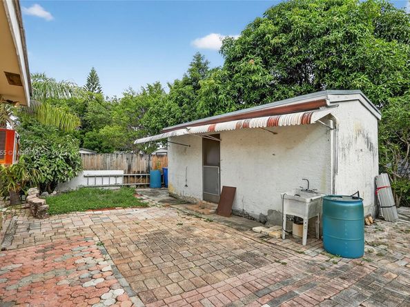 7201 SW 4th Ct, North Lauderdale FL 33068