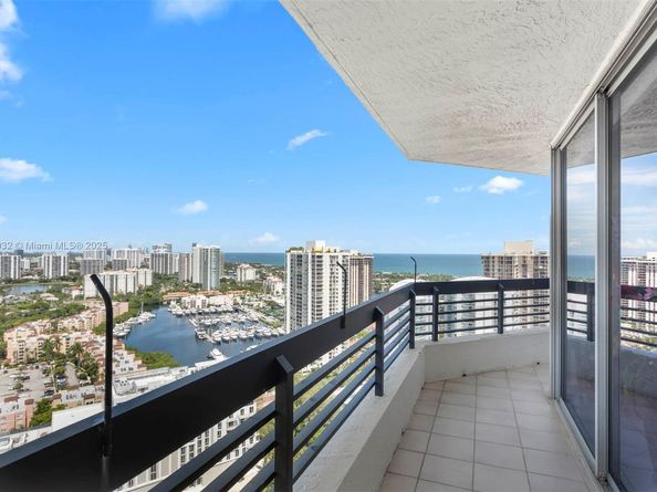 3500 Mystic Pointe Dr 3505, Aventura FL 33180