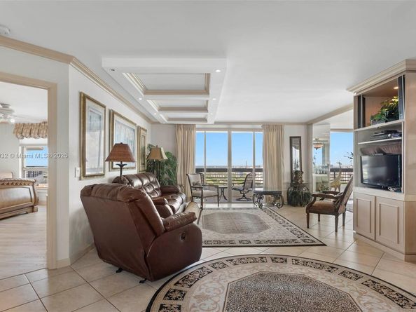 3500 Mystic Pointe Dr 3505, Aventura FL 33180