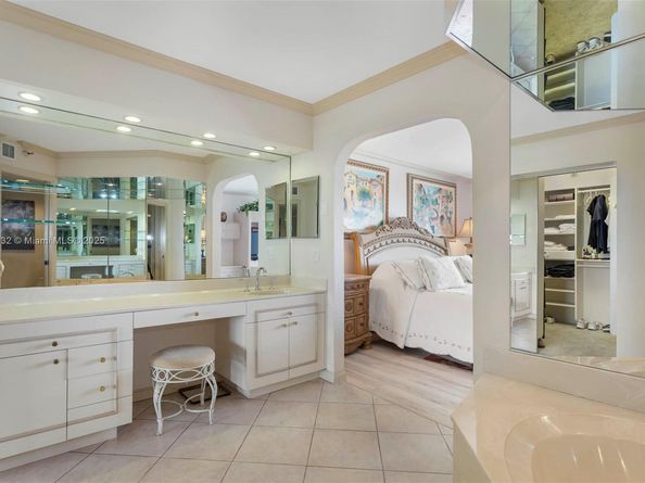 3500 Mystic Pointe Dr 3505, Aventura FL 33180