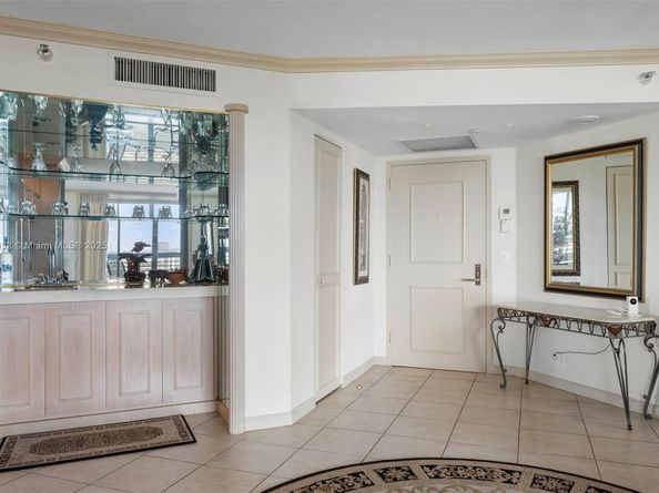 3500 Mystic Pointe Dr 3505, Aventura FL 33180