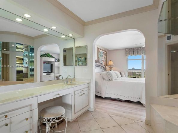 3500 Mystic Pointe Dr 3505, Aventura FL 33180