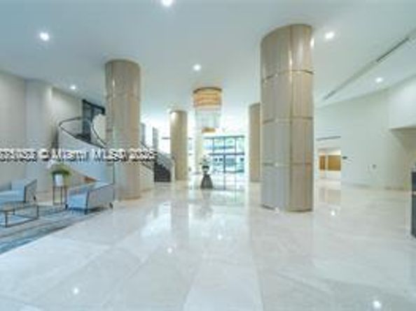 3500 Mystic Pointe Dr 3505, Aventura FL 33180