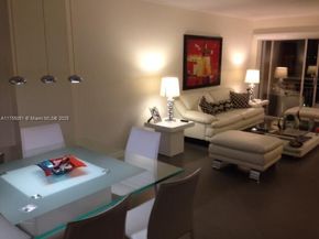 400 Kings Point Dr 810, Sunny Isles Beach FL 33160